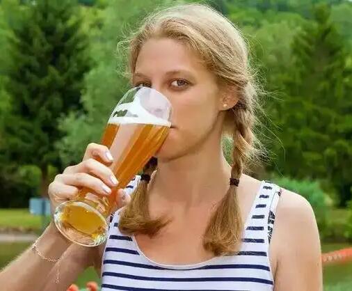 澳门 威尼斯游戏平台厂家建议适当饮啤酒可提升女士骨密度